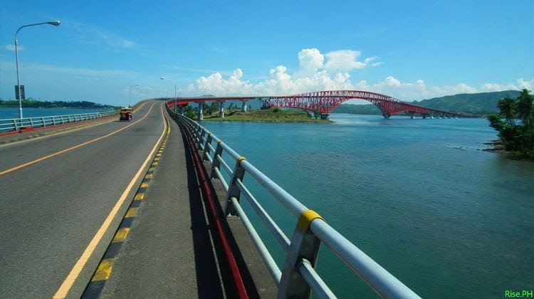Cross San Juanico Bridge on foot