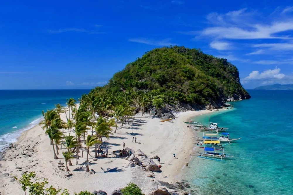 Enjoy island hopping at Gigantes Group of Islands