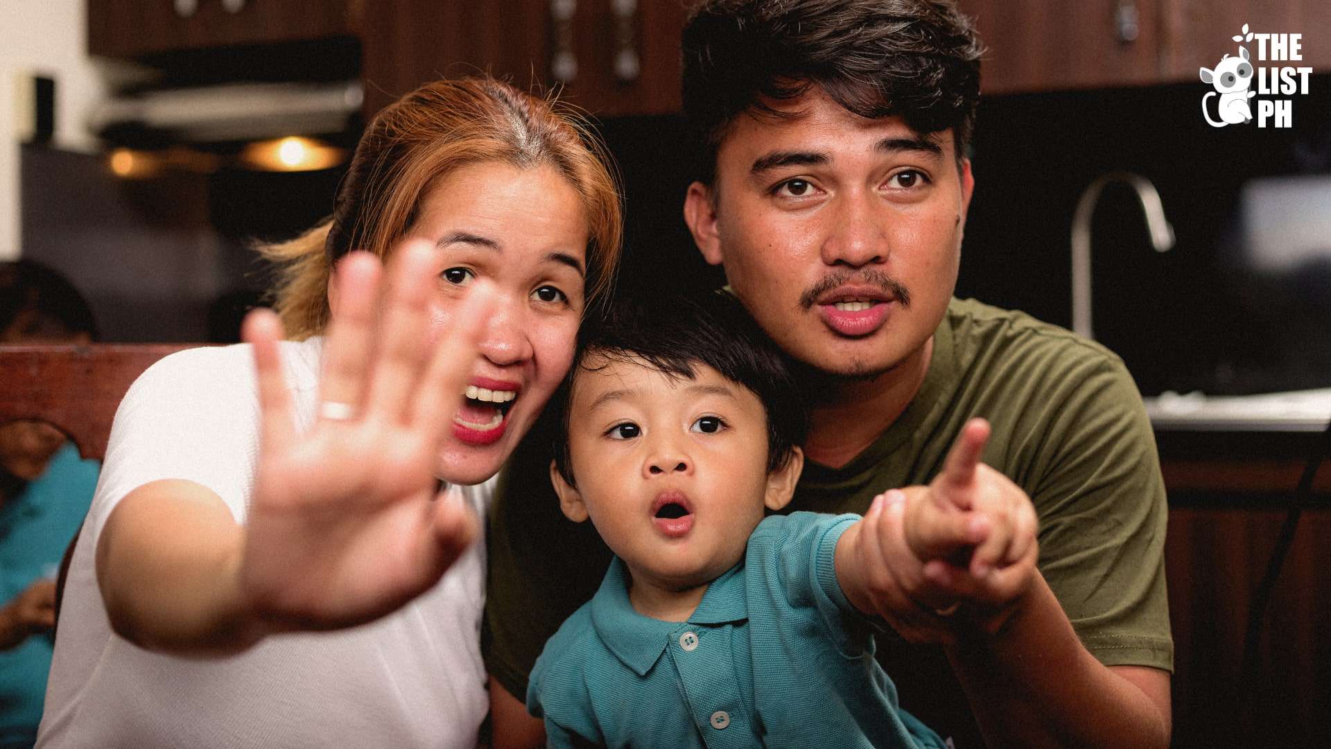 8 Ways Filipinos Greet Each Other