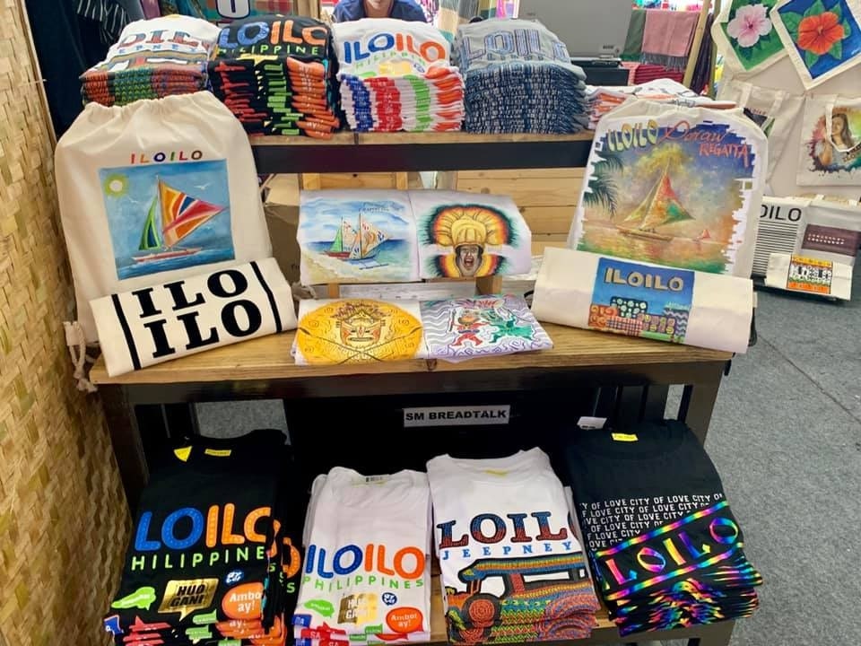Buy souvenirs or “pasalubong”