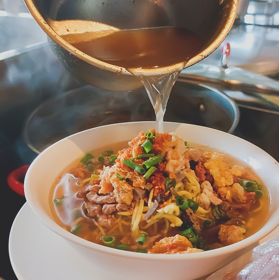 Deco’s Original La Paz Batchoy
