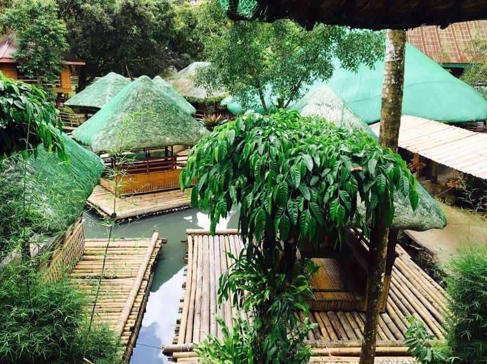 Enjoy the food in Kamayan sa Palaisdaan