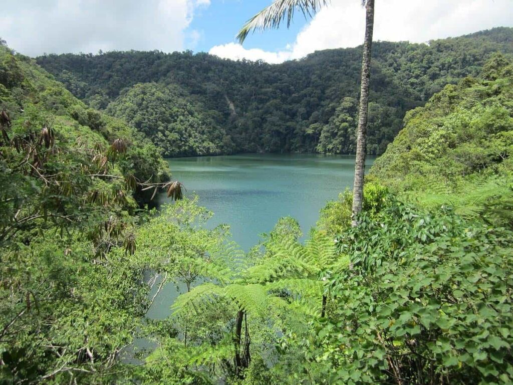 Have a good time at Balinsasayao Twin Lakes Natural Park