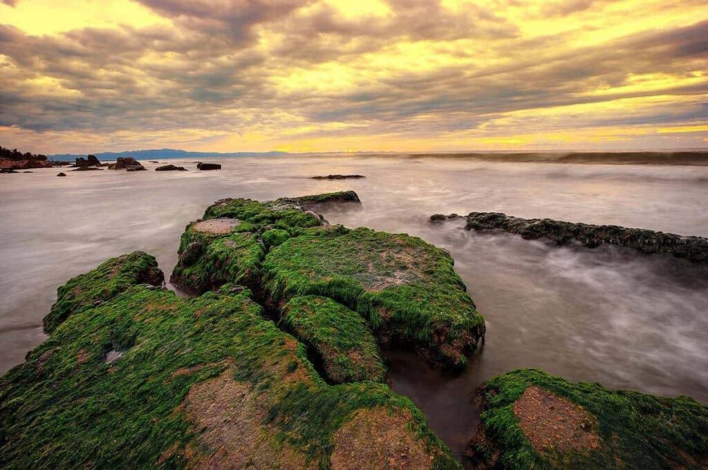 Take a dip in Bonuan Blue Beach