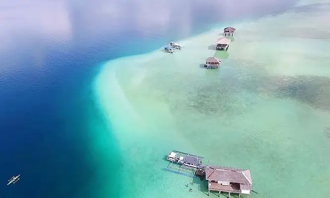 Watch dolphins in Manjuyod Sandbar