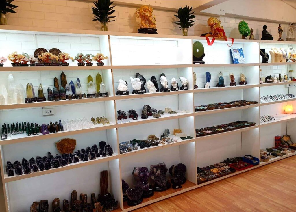 Crystal and jewelry shopping in 5D Healing Crystals