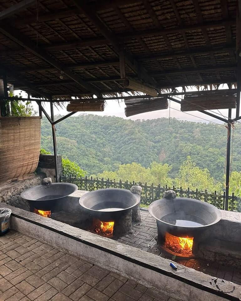 Experience the kawa bath at La VeryOl’s Mountain View Garden