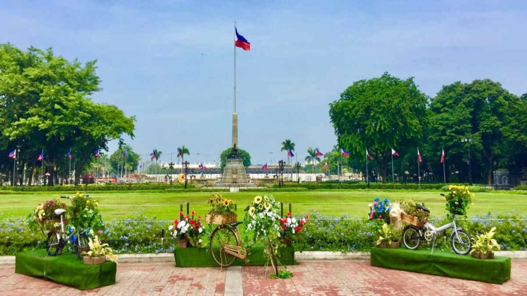 Explore and picnic at Rizal Park
