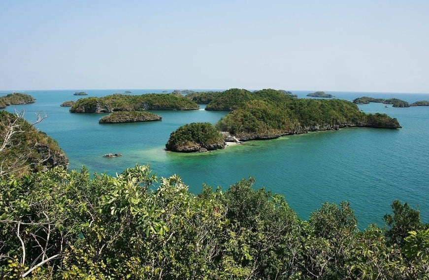 Island Hopping at Hundred Islands