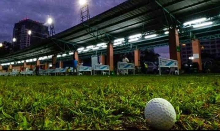 Play golf at Southpoint Driving Range