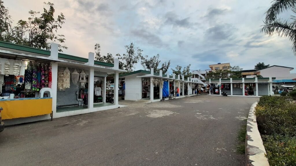 Lucap Wharf Souvenir Shops